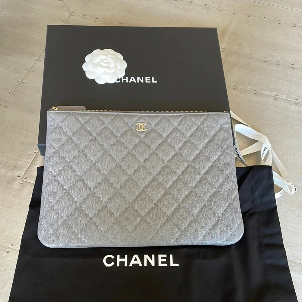 Chanel 22b gray caviar leather o case clutch classic with box